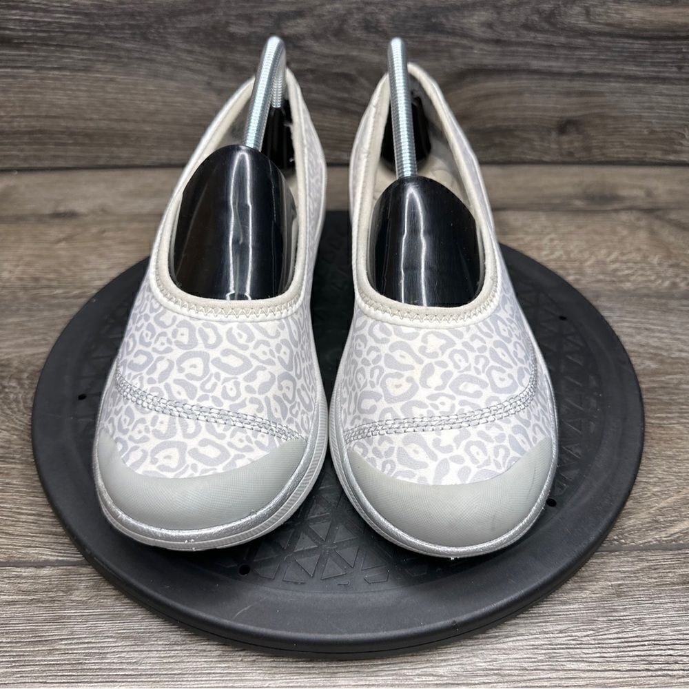 Bzees Women's Flawless Sport Wedge Flat Size 10 Slip On White Gray Leopard Comfy - Picture 7 of 8